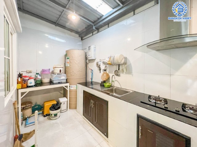 *****ทาวน์เฮ้าส์มือสองย่านนนทบุรี ม.กัสโต้ ราชพฤกษ์-พระราม5 เนื้อที่เกือบ 18 ตร.ว. ฟังก์ชัน 3 ห้องนอน 2 ห้องน้ำ 2 ที่จอดรถ บนทำเลแห่งการเดินทาง เพียงไม่ถึง 15 นาทีก็ถึงรถไฟฟ้าสายสีม่วง "สถานีแยกติวานนท์" ใกล้ทางด่วน "ศรีรัชใหม่" จองด่วน!